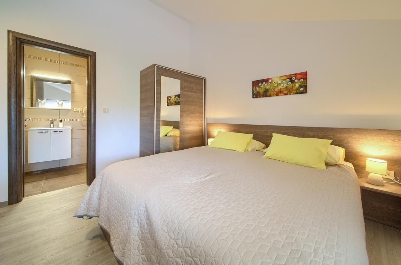 Apartmani Dal Malinska Buitenkant foto