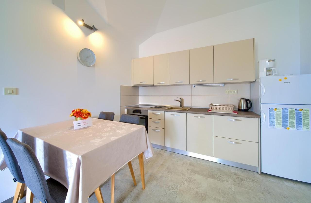 Apartmani Dal Malinska Buitenkant foto