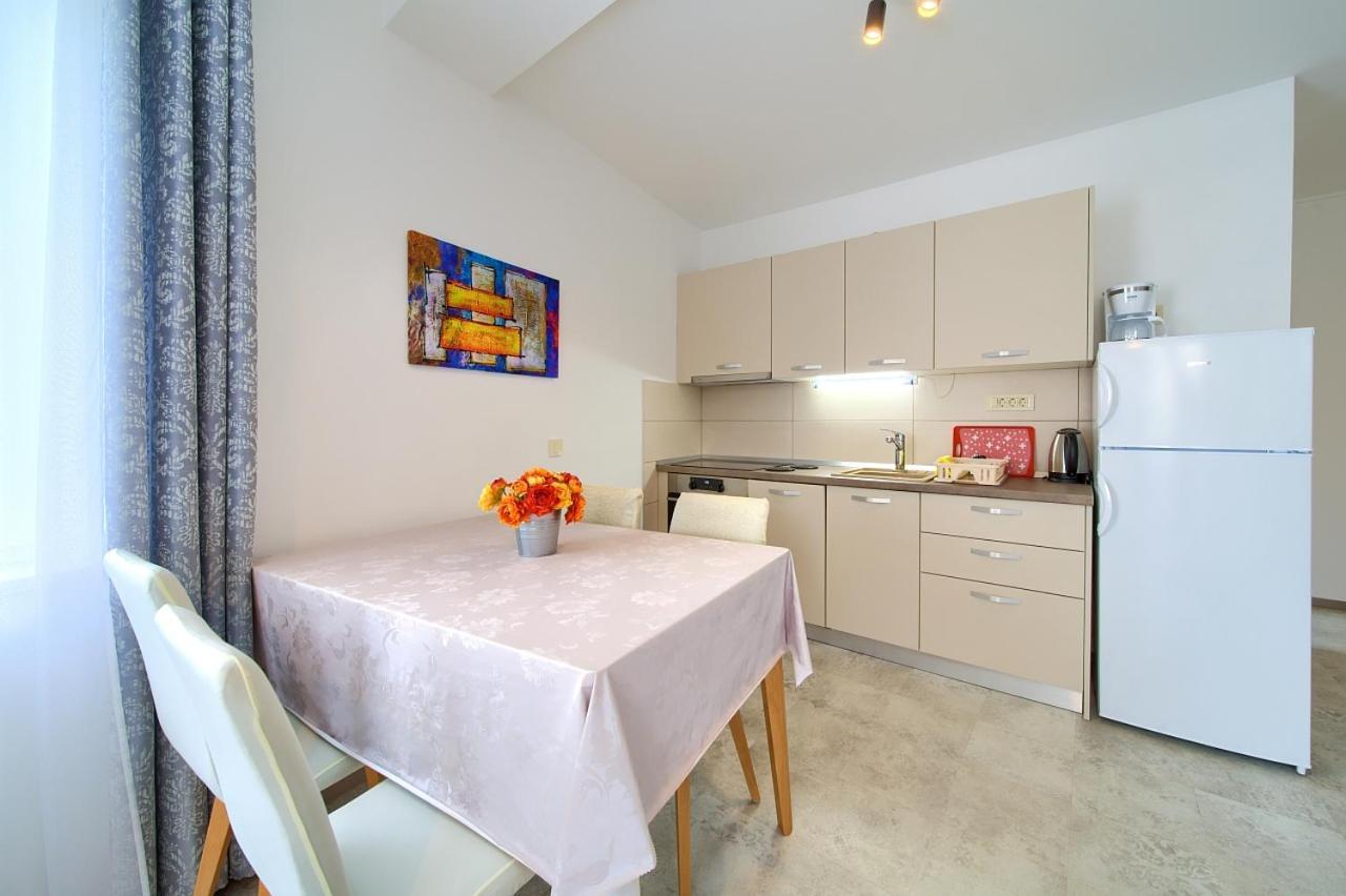 Apartmani Dal Malinska Buitenkant foto