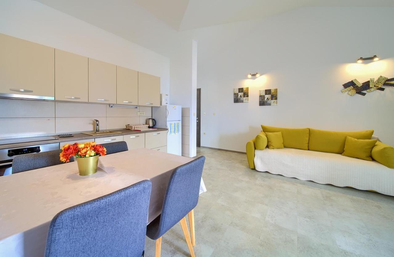 Apartmani Dal Malinska Buitenkant foto