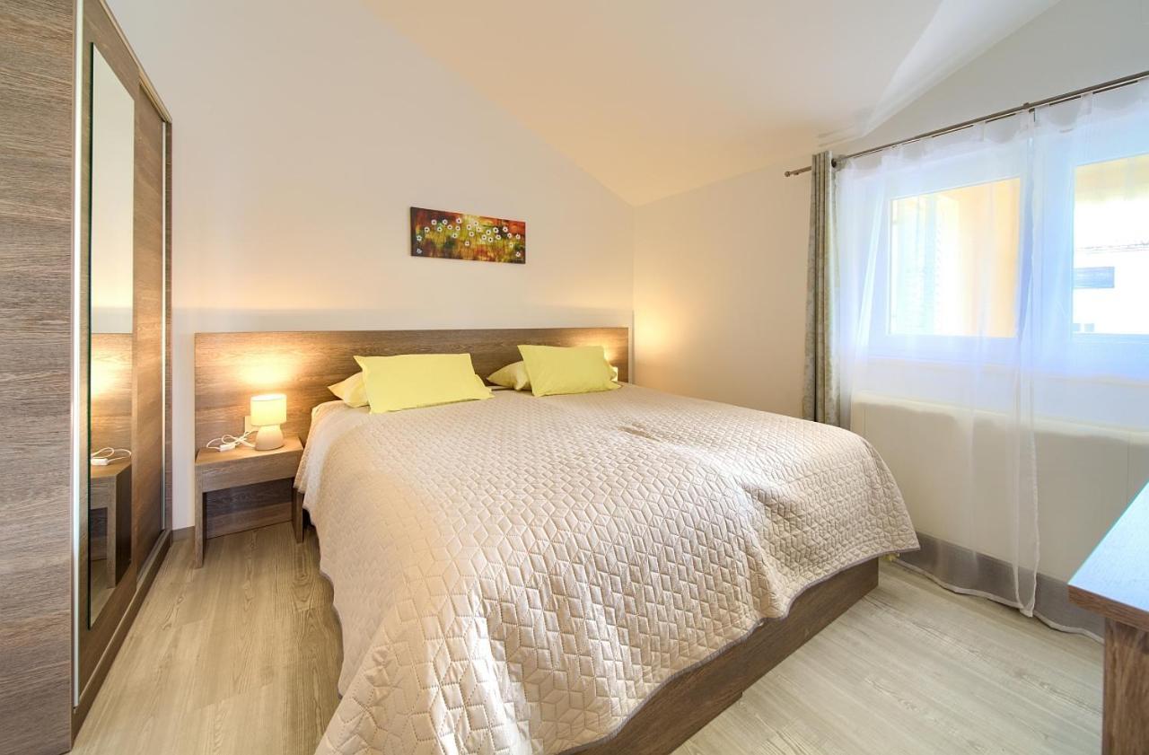 Apartmani Dal Malinska Buitenkant foto