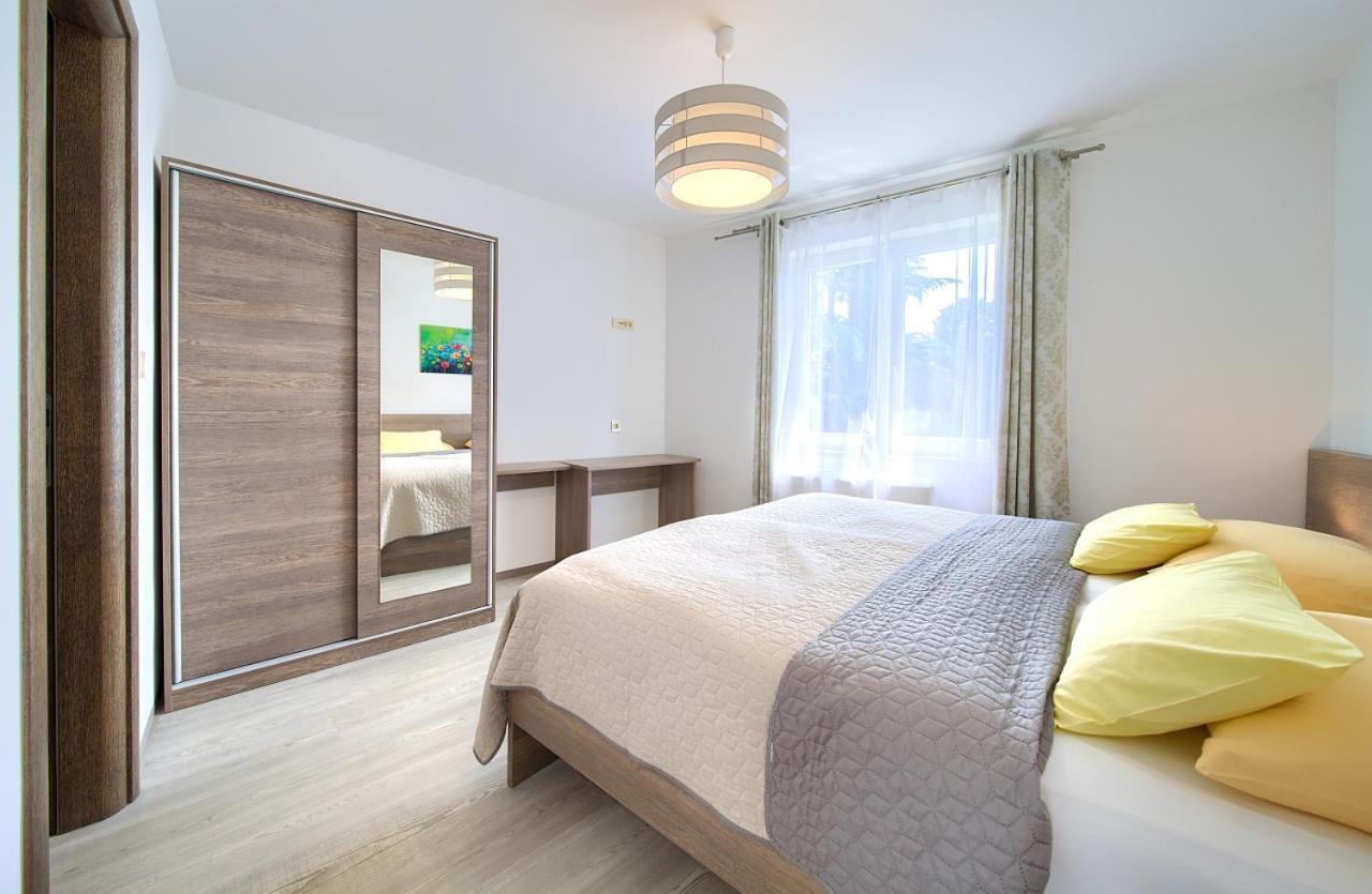 Apartmani Dal Malinska Buitenkant foto