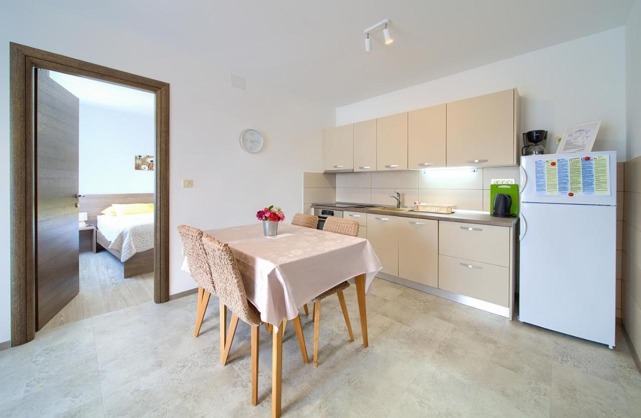 Apartmani Dal Malinska Buitenkant foto