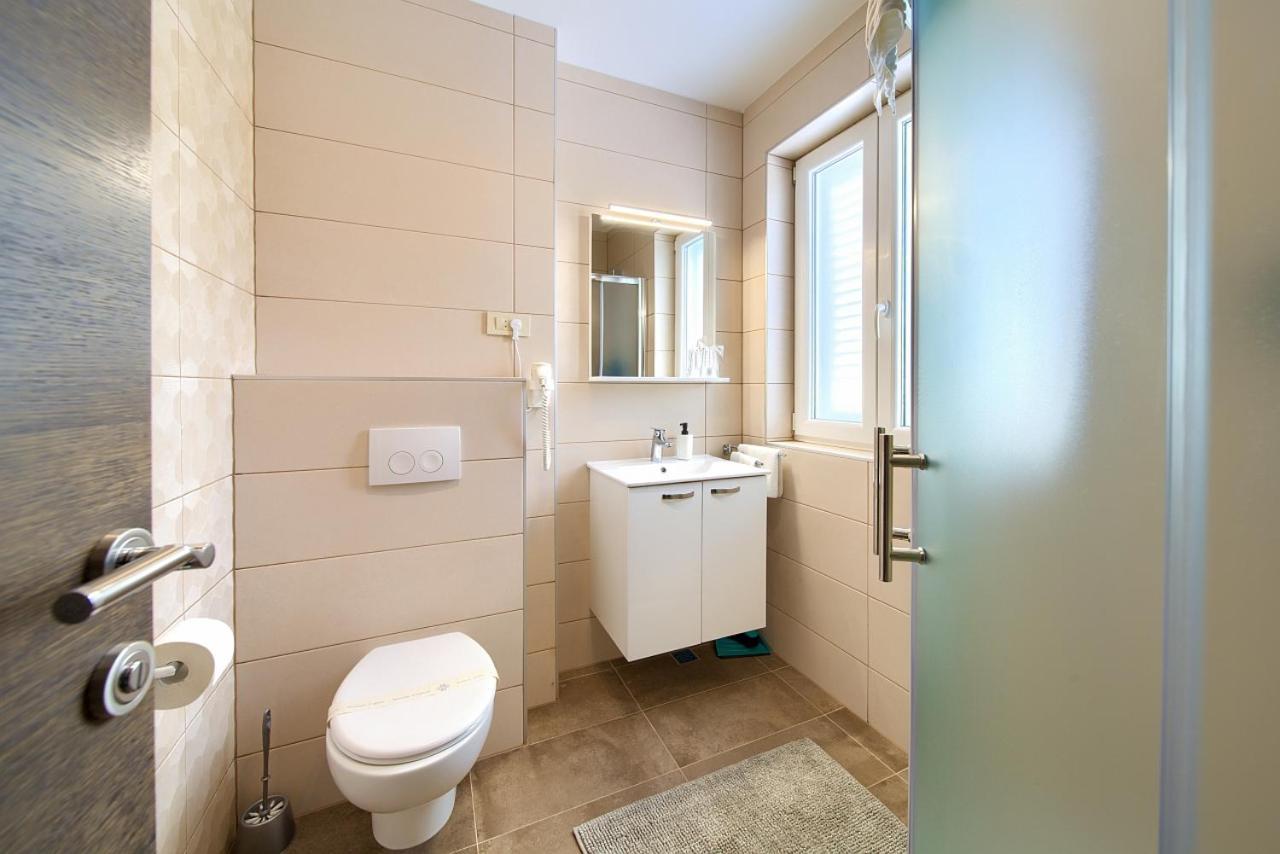 Apartmani Dal Malinska Buitenkant foto