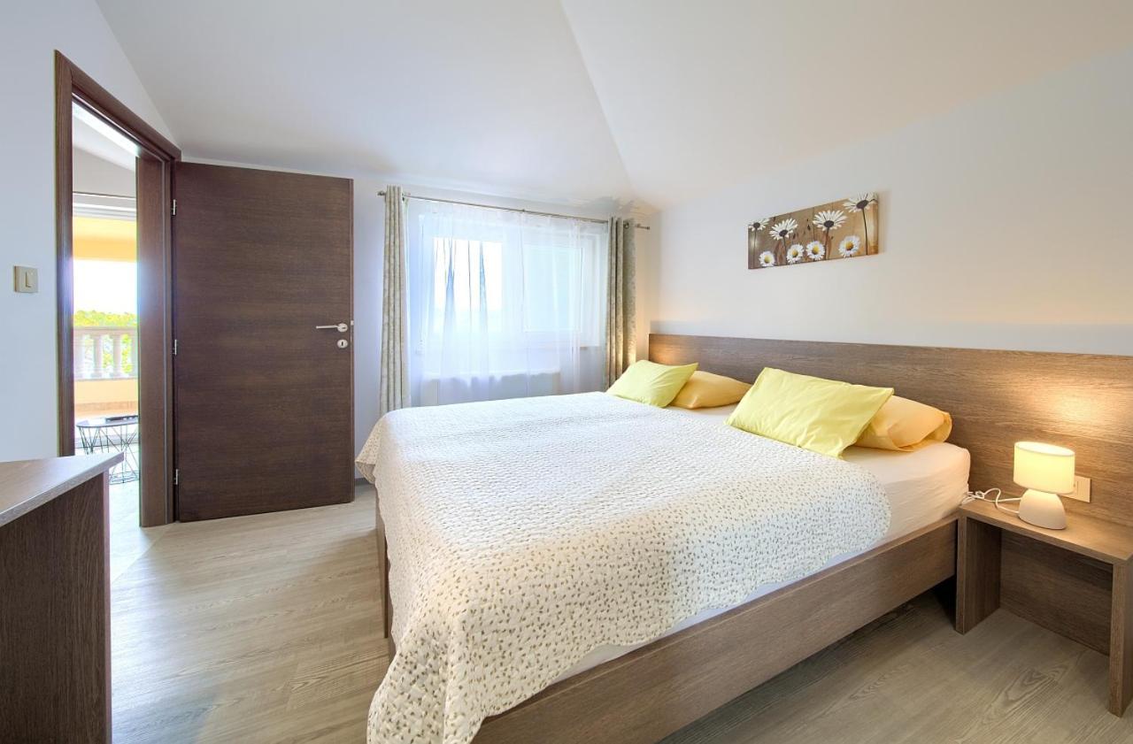 Apartmani Dal Malinska Buitenkant foto