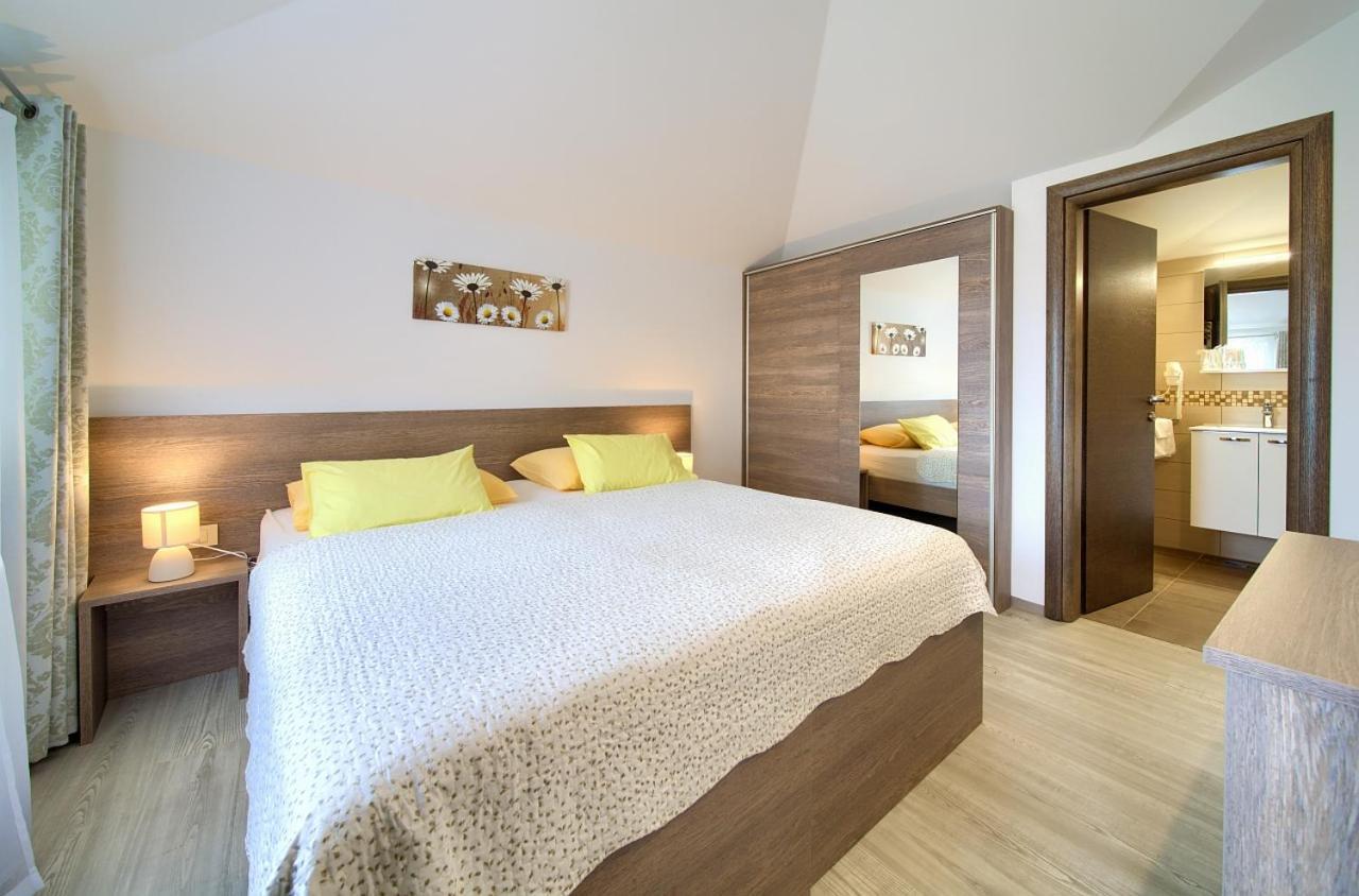 Apartmani Dal Malinska Buitenkant foto