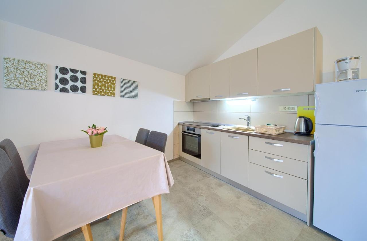Apartmani Dal Malinska Buitenkant foto