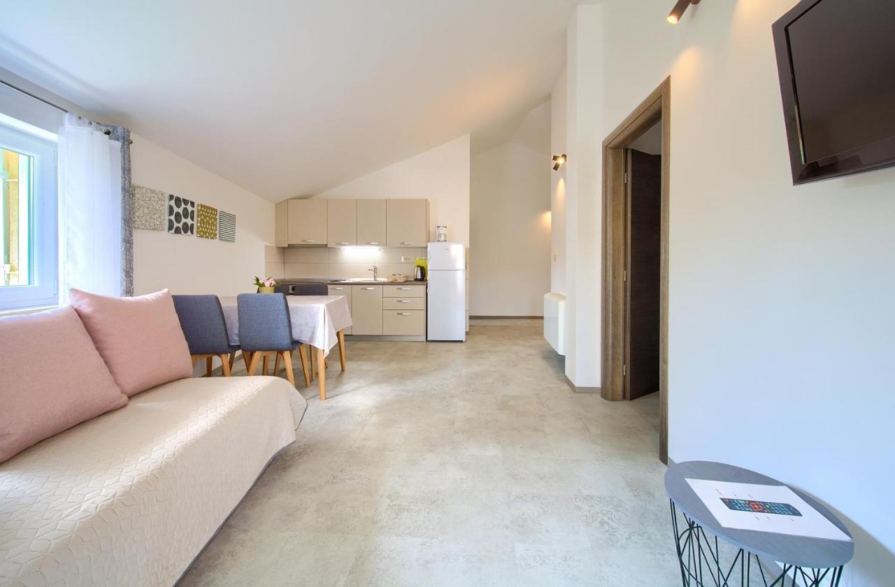 Apartmani Dal Malinska Buitenkant foto