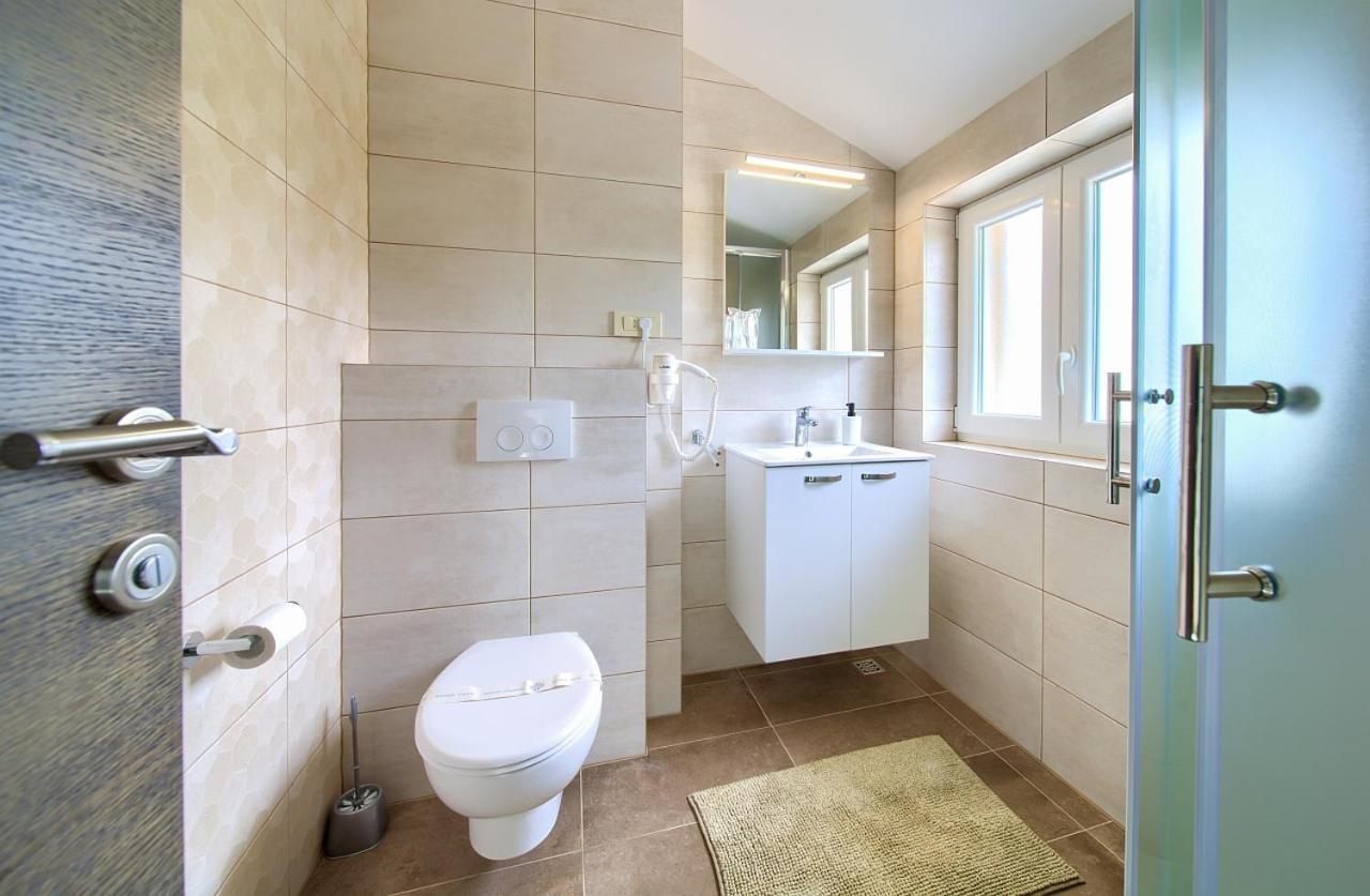 Apartmani Dal Malinska Buitenkant foto